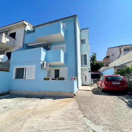 With Sea View In - 75 M² - Terrace Apartmán