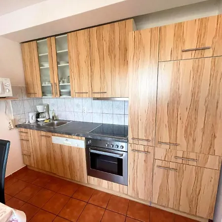 2 Bedrooms With Sea View Furnished Terrace And Wifi At Appartamento Jadranovo